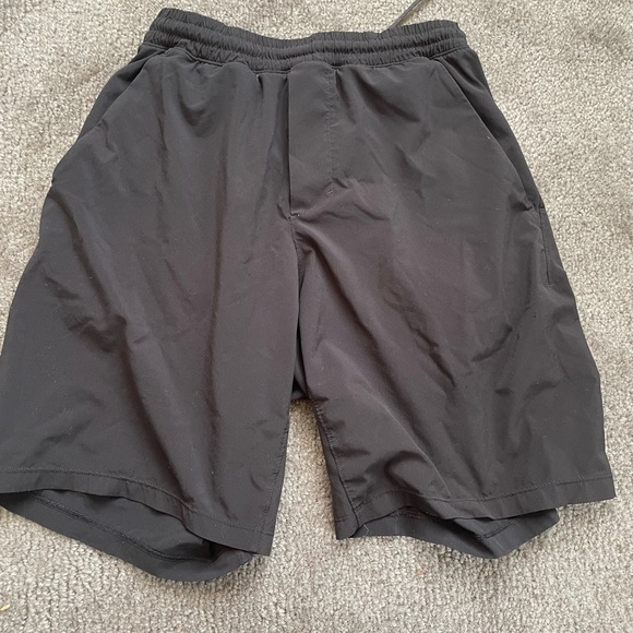 Mens Black Lululemon Shorts. Size: Small - Picture 2 of 2